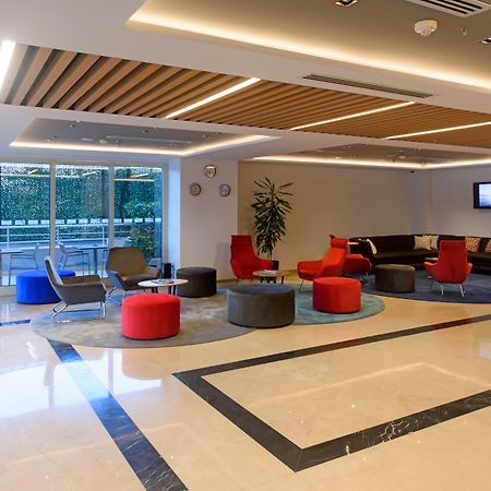 Holiday Inn Express Istanbul-Altunizade By Ihg Istambul Exterior foto