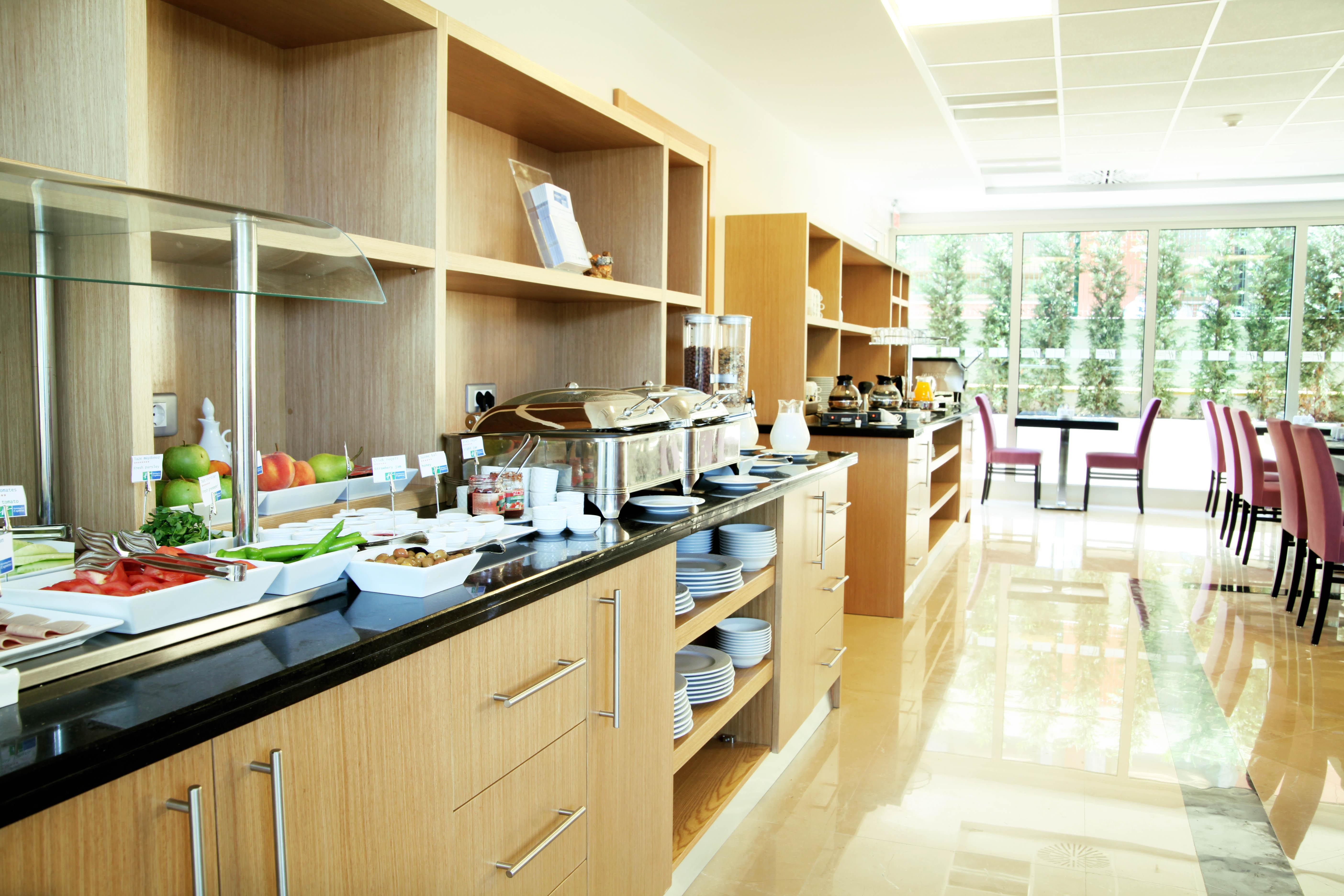 Holiday Inn Express Istanbul-Altunizade By Ihg Istambul Exterior foto
