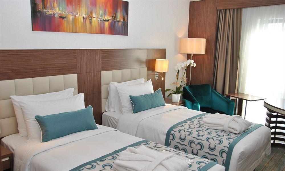 Holiday Inn Express Istanbul-Altunizade By Ihg Istambul Exterior foto