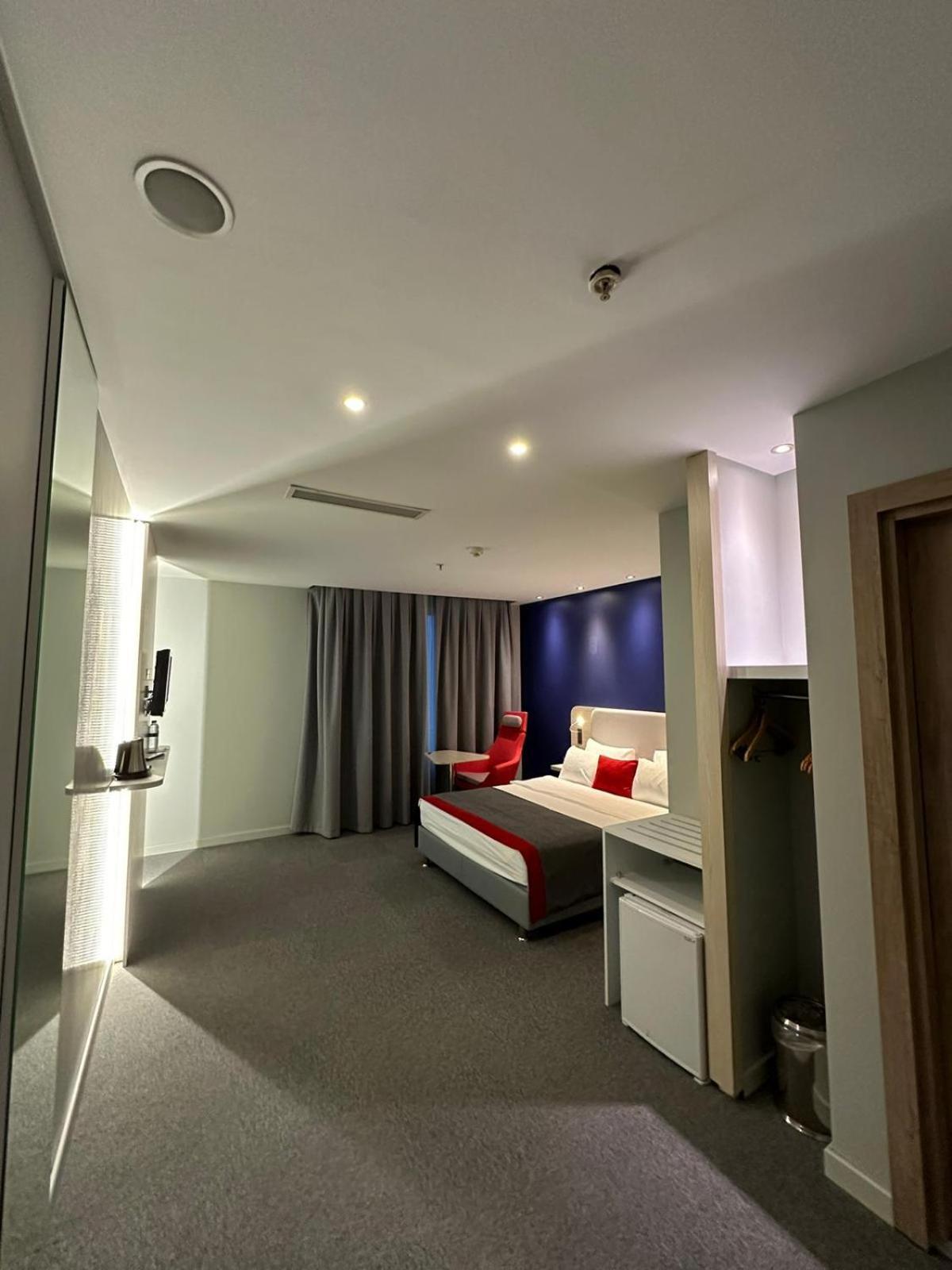 Holiday Inn Express Istanbul-Altunizade By Ihg Istambul Exterior foto