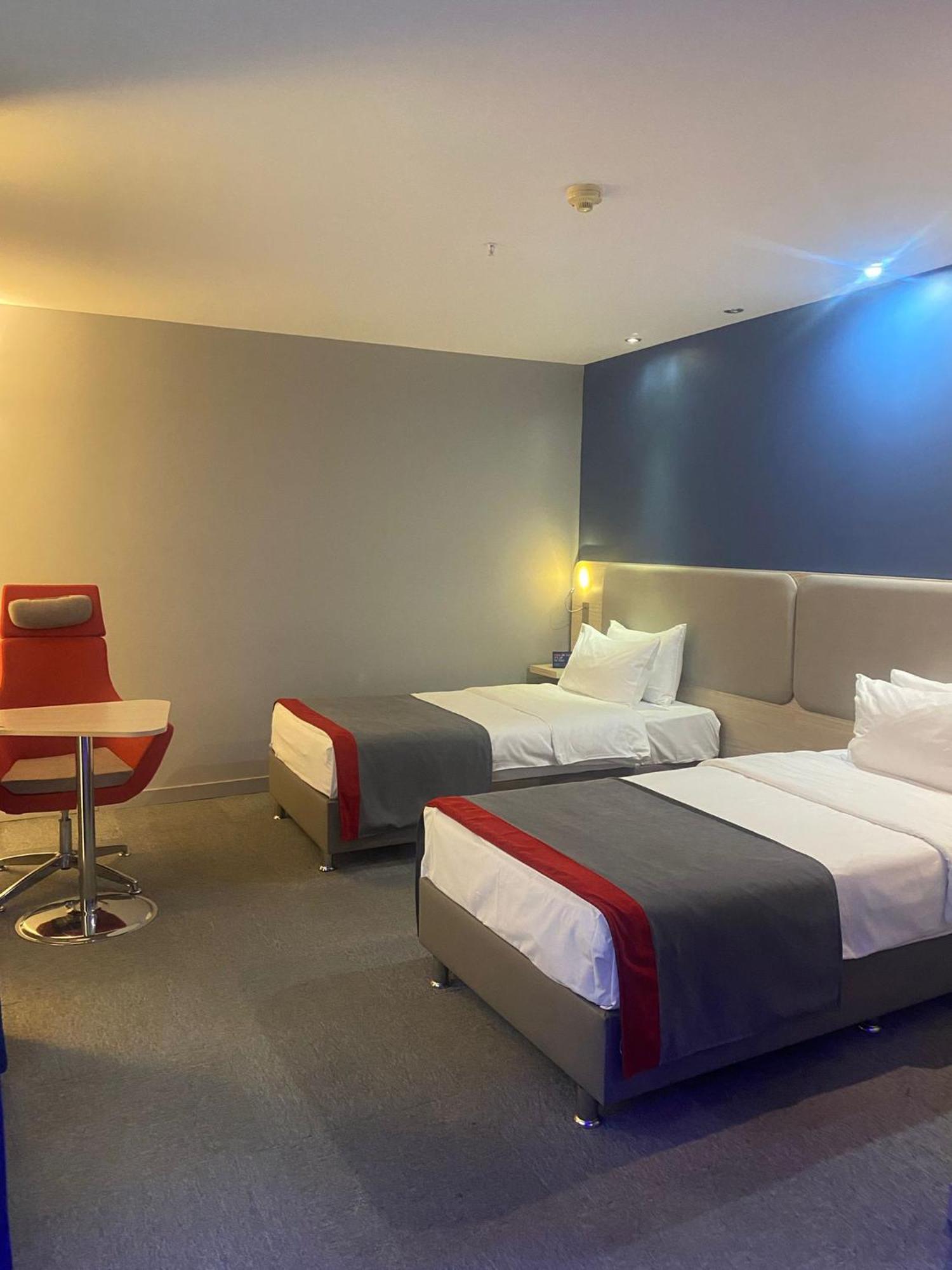 Holiday Inn Express Istanbul-Altunizade By Ihg Istambul Exterior foto