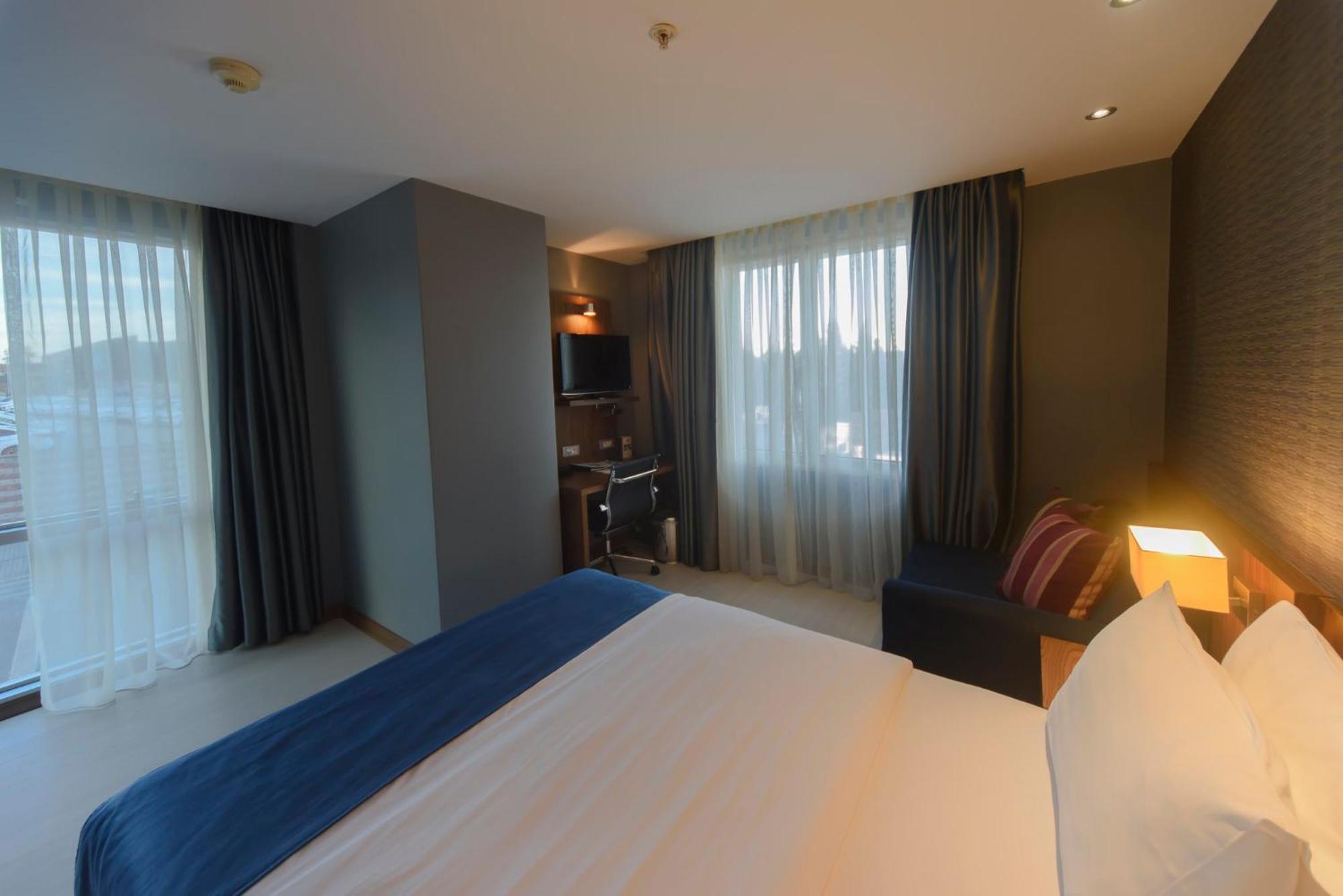 Holiday Inn Express Istanbul-Altunizade By Ihg Istambul Exterior foto