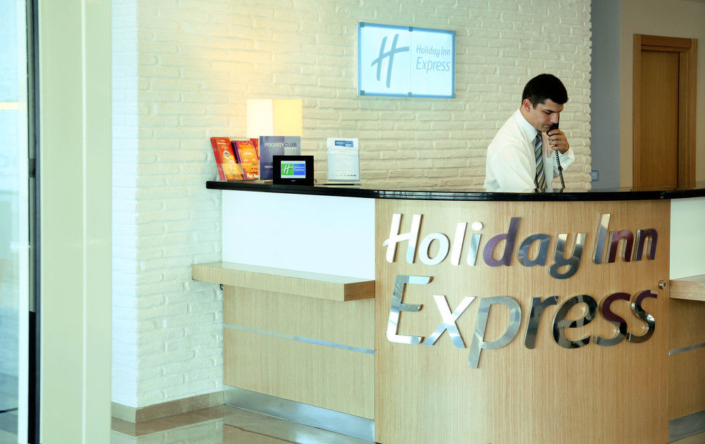 Holiday Inn Express Istanbul-Altunizade By Ihg Istambul Exterior foto