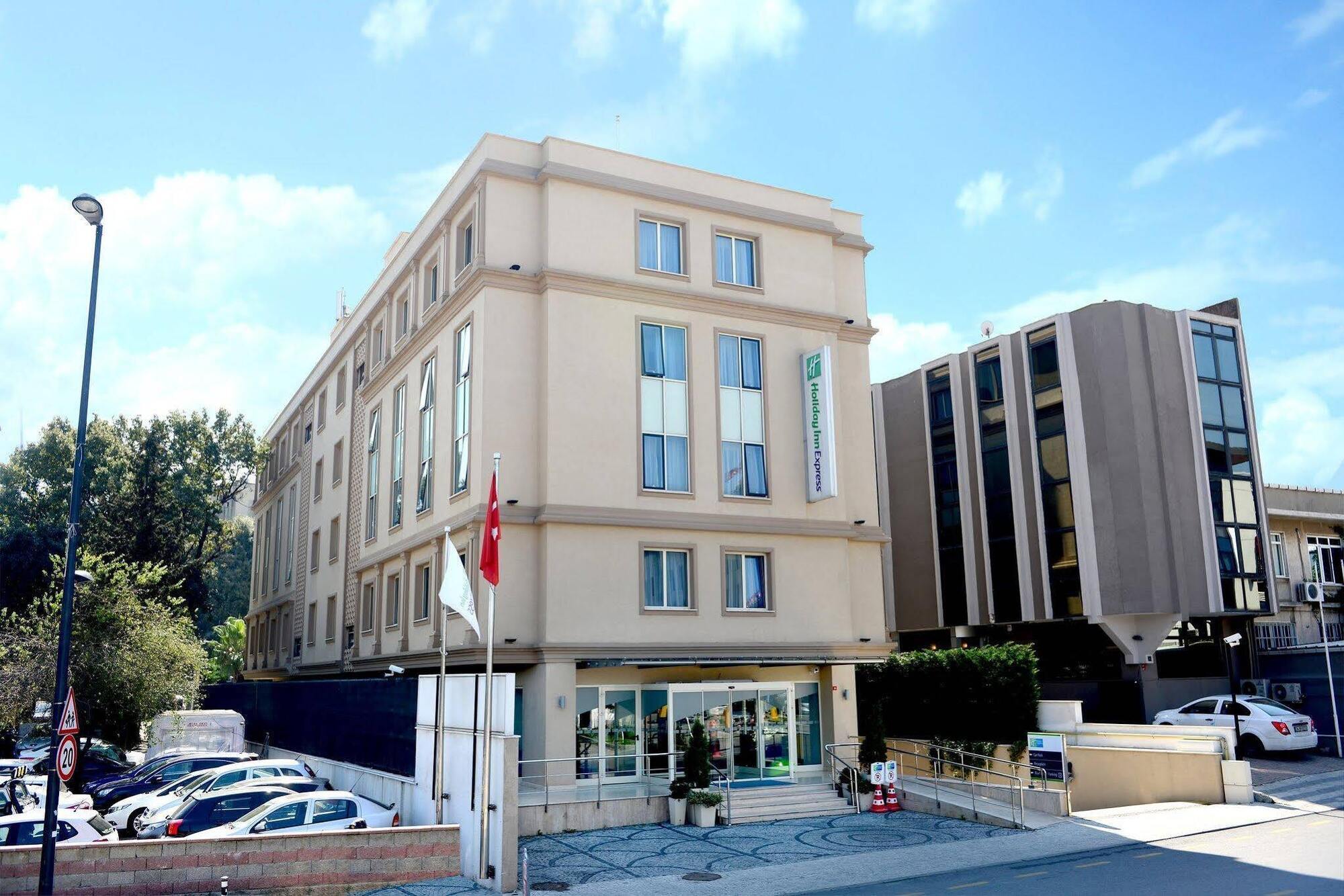 Holiday Inn Express Istanbul-Altunizade By Ihg Istambul Exterior foto