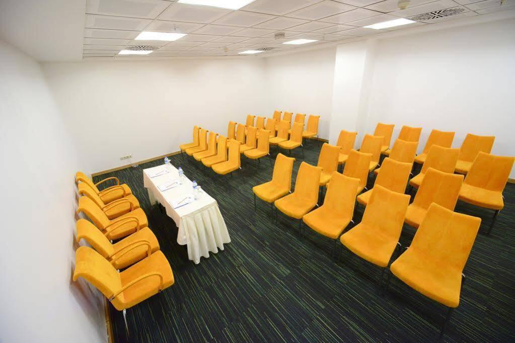 Holiday Inn Express Istanbul-Altunizade By Ihg Istambul Exterior foto